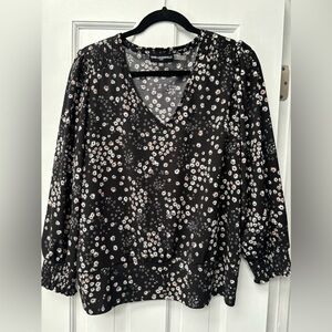 Karl Lagerfeld Paris Boyd Vneck jersey knit top size L